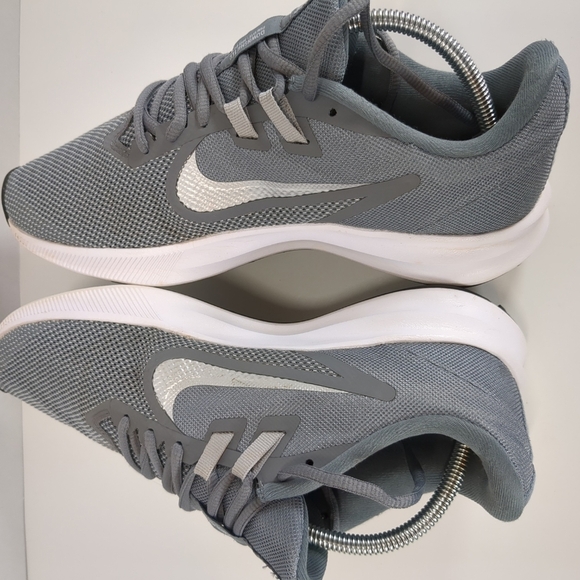 Nike Downshifter 9 Women's Gray Running Shoes, Size 10.5 - Picture 8 of 12